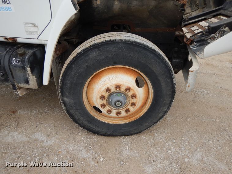 image for item DF6457 1987 International 1955  fertilizer delivery truck