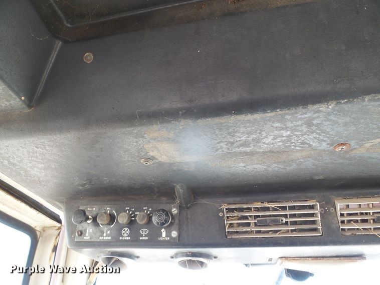 image for item DG8483 Case 1370  tractor