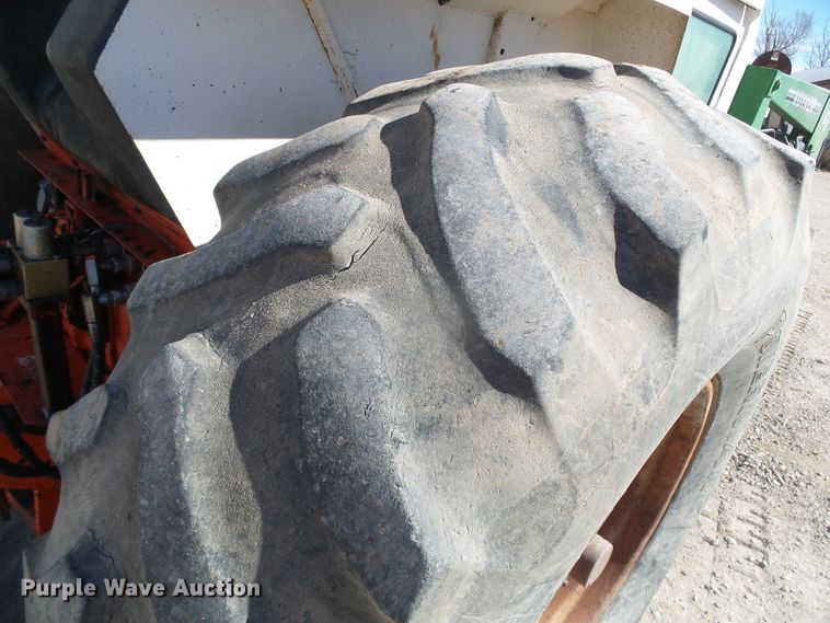 image for item DG8483 Case 1370  tractor