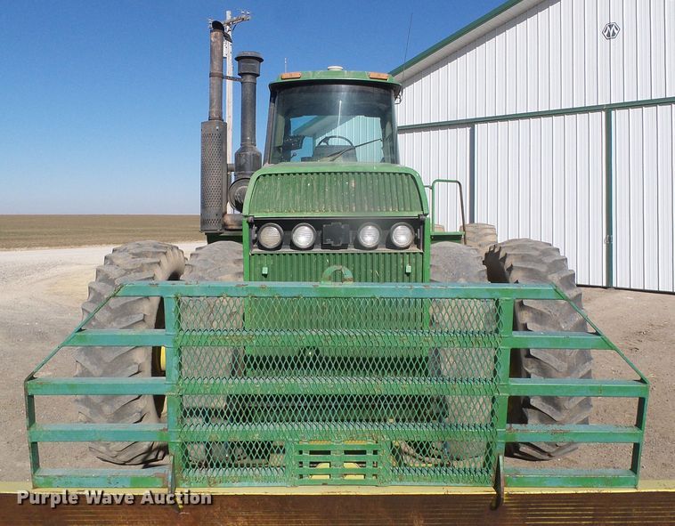image for item DG8486 1992 John Deere 8760  4WD tractor