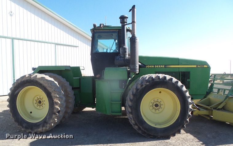 image for item DG8486 1992 John Deere 8760  4WD tractor