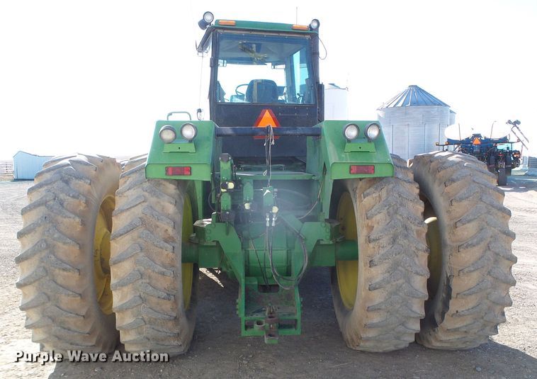 image for item DG8486 1992 John Deere 8760  4WD tractor