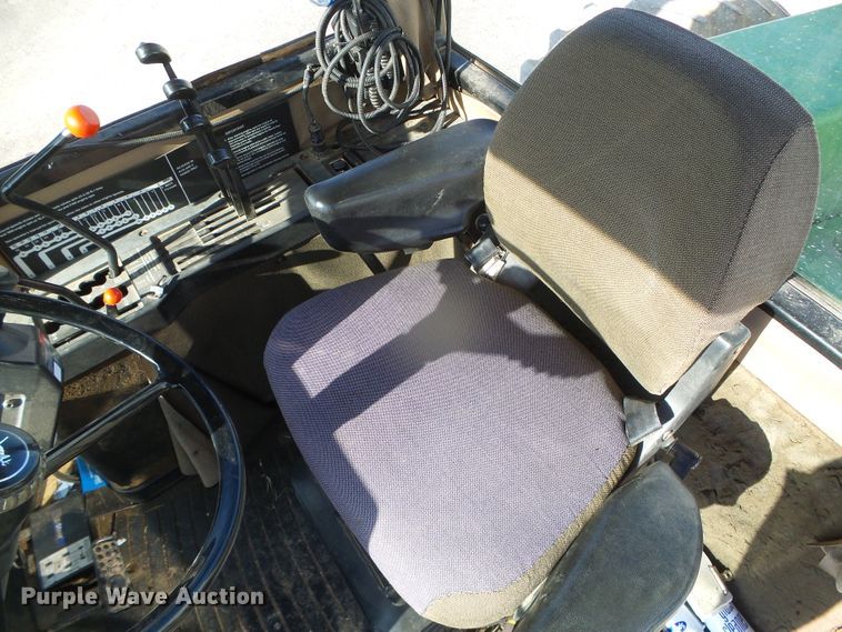 image for item DG8486 1992 John Deere 8760  4WD tractor