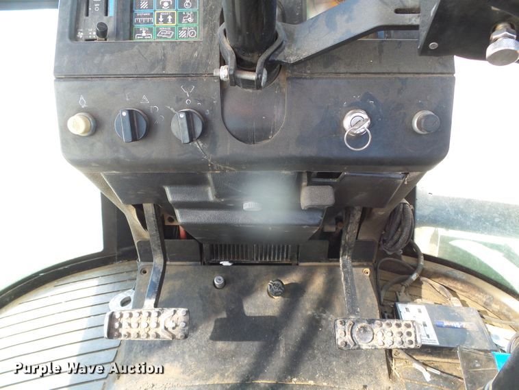 image for item DG8486 1992 John Deere 8760  4WD tractor