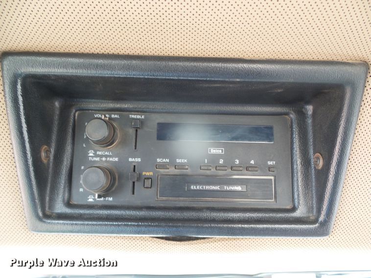 image for item DG8486 1992 John Deere 8760  4WD tractor