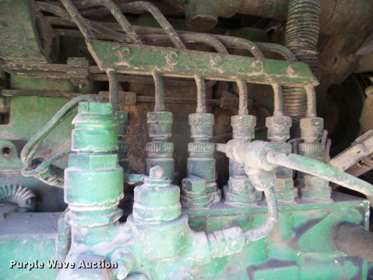 image for item DG8486 1992 John Deere 8760  4WD tractor