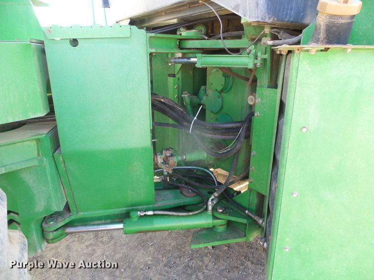 image for item DG8486 1992 John Deere 8760  4WD tractor