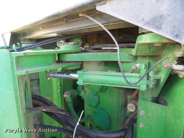 image for item DG8486 1992 John Deere 8760  4WD tractor