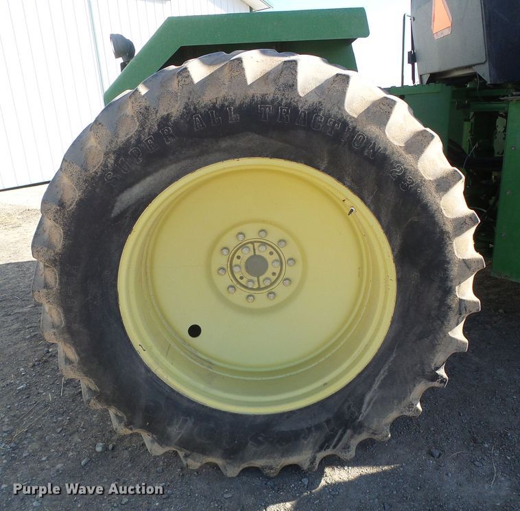 image for item DG8486 1992 John Deere 8760  4WD tractor