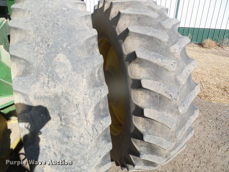 image for item DG8486 1992 John Deere 8760  4WD tractor