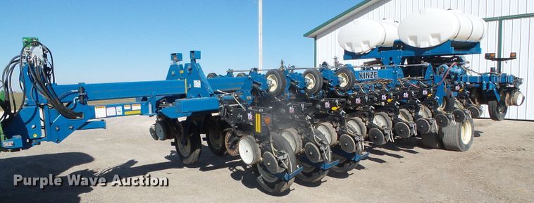 image for item DG8488 Kinze 3800  no-till planter