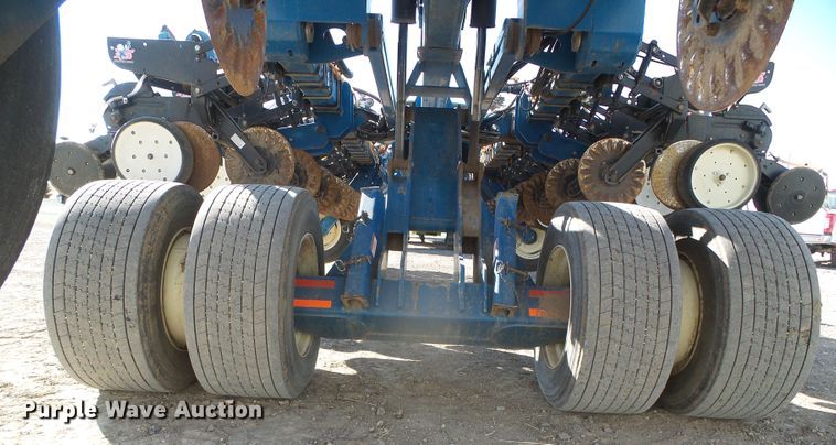 image for item DG8488 Kinze 3800  no-till planter