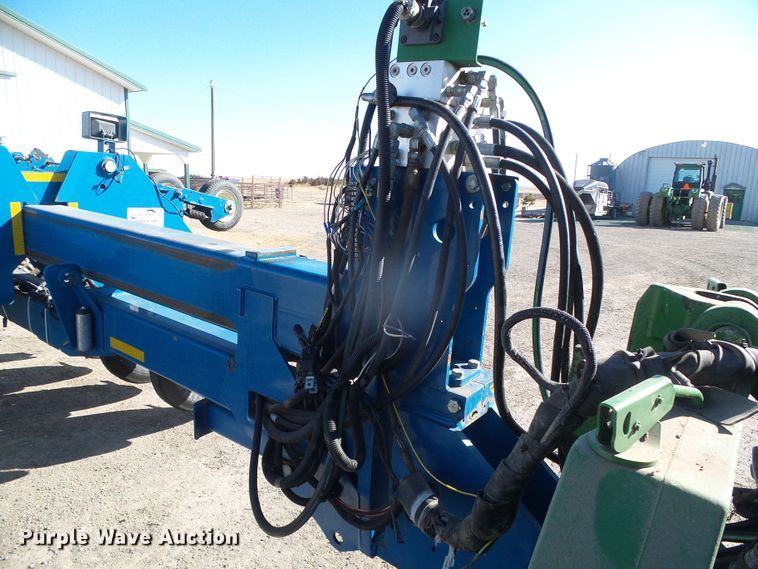 image for item DG8488 Kinze 3800  no-till planter