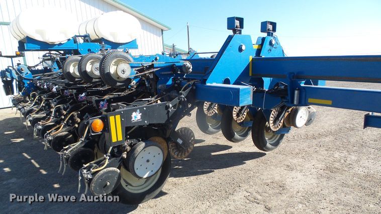 image for item DG8488 Kinze 3800  no-till planter
