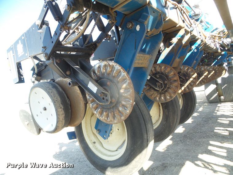 image for item DG8488 Kinze 3800  no-till planter