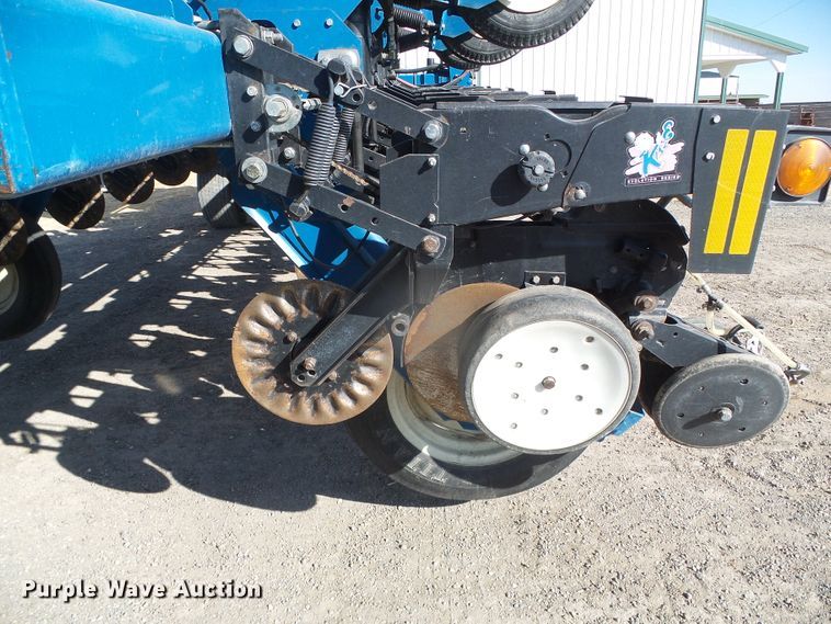 image for item DG8488 Kinze 3800  no-till planter