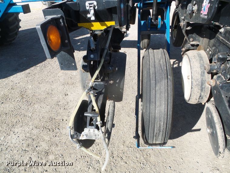 image for item DG8488 Kinze 3800  no-till planter