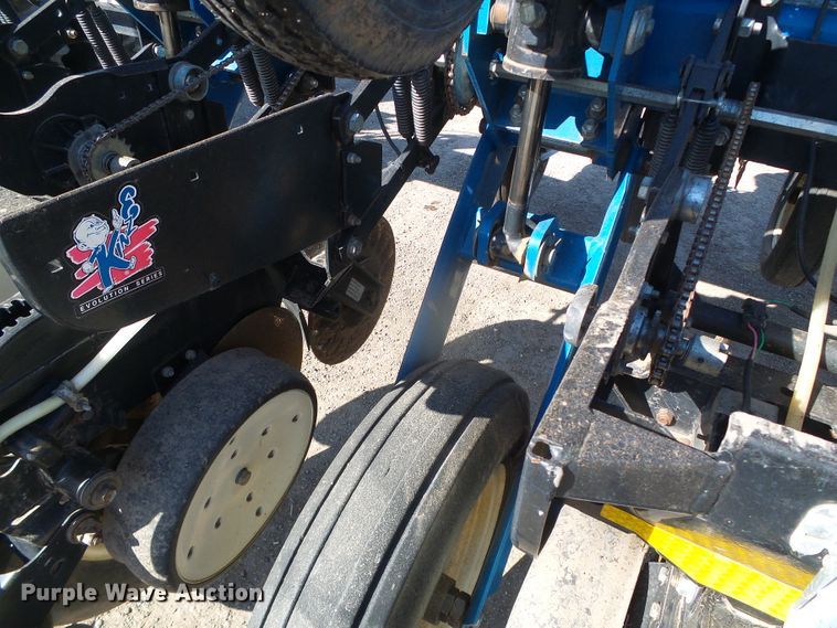 image for item DG8488 Kinze 3800  no-till planter