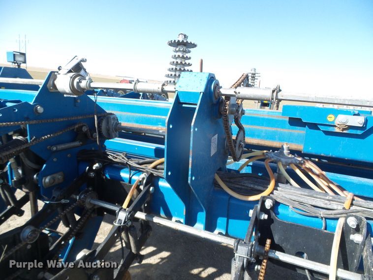 image for item DG8488 Kinze 3800  no-till planter