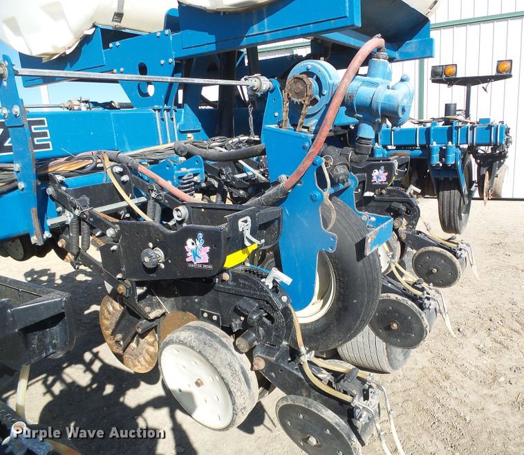 image for item DG8488 Kinze 3800  no-till planter