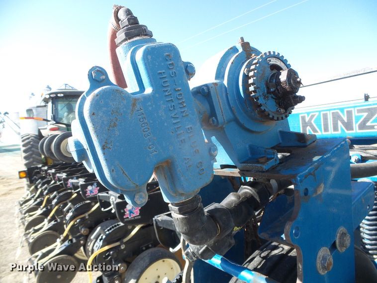 image for item DG8488 Kinze 3800  no-till planter