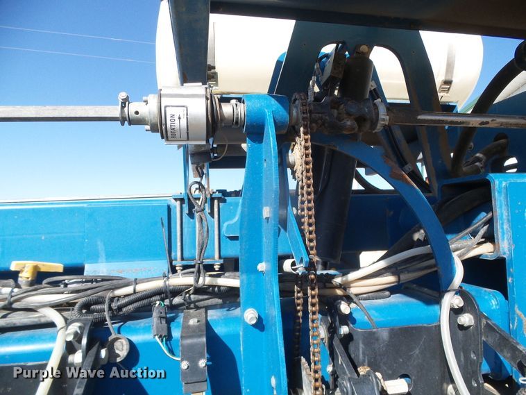 image for item DG8488 Kinze 3800  no-till planter