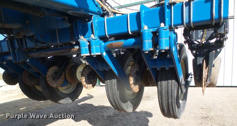 image for item DG8488 Kinze 3800  no-till planter