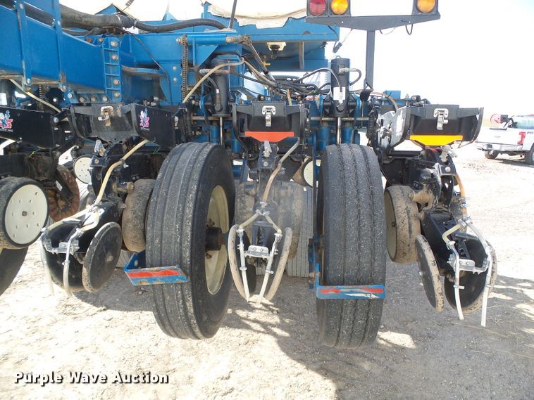 image for item DG8488 Kinze 3800  no-till planter