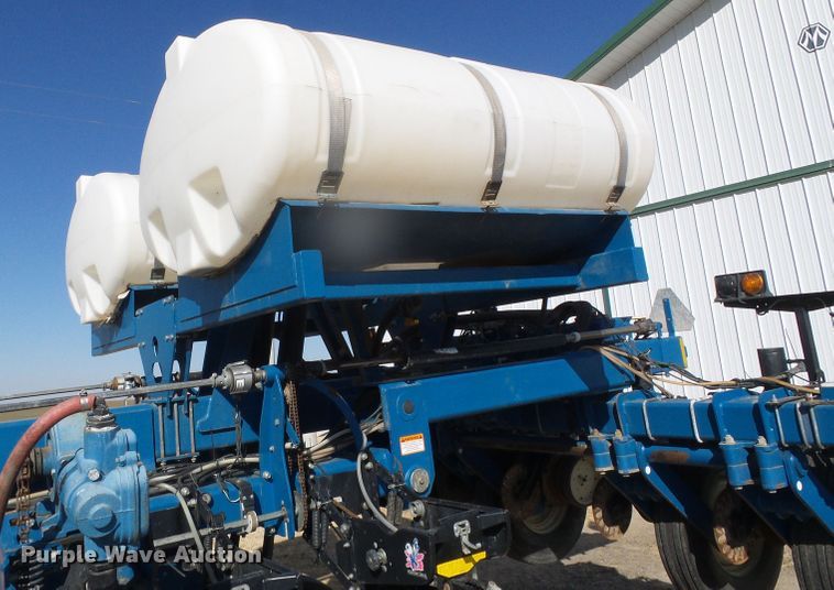 image for item DG8488 Kinze 3800  no-till planter