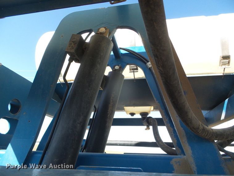 image for item DG8488 Kinze 3800  no-till planter