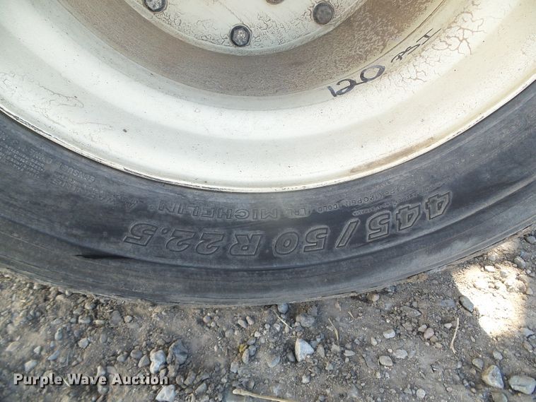 image for item DG8488 Kinze 3800  no-till planter