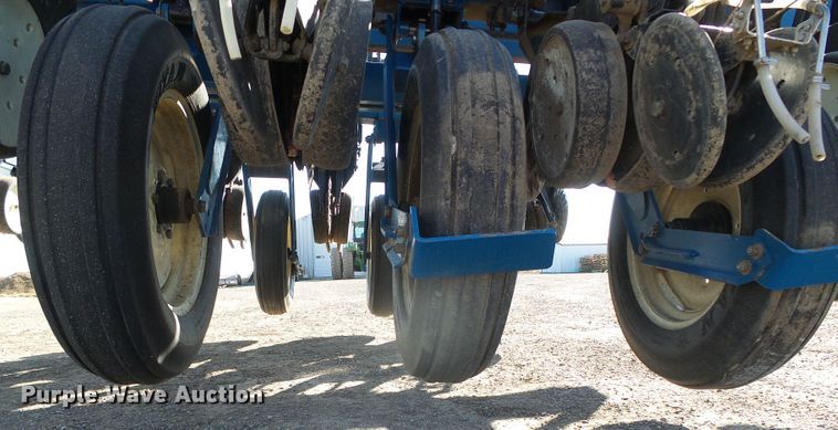 image for item DG8488 Kinze 3800  no-till planter