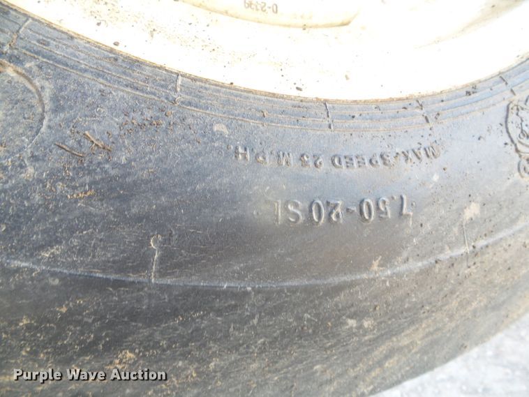 image for item DG8488 Kinze 3800  no-till planter