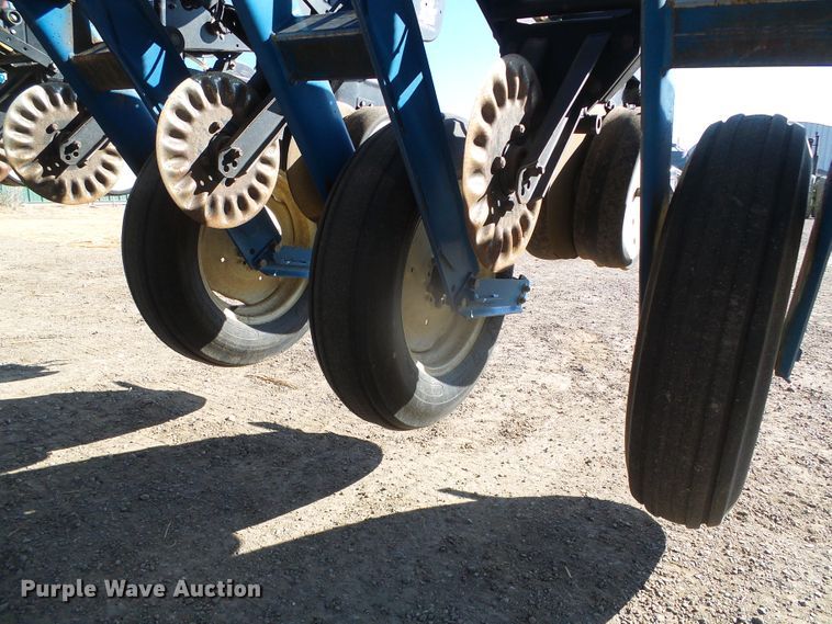 image for item DG8488 Kinze 3800  no-till planter