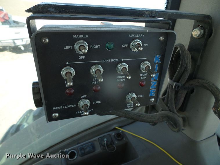 image for item DG8488 Kinze 3800  no-till planter