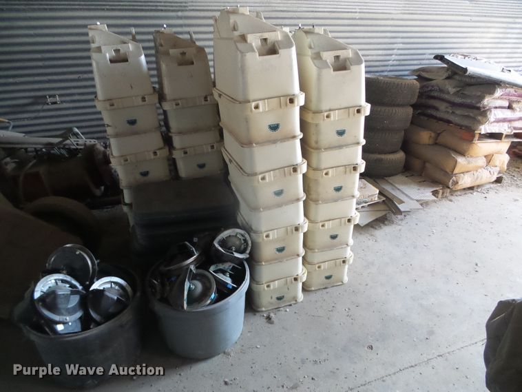 image for item DG8488 Kinze 3800  no-till planter