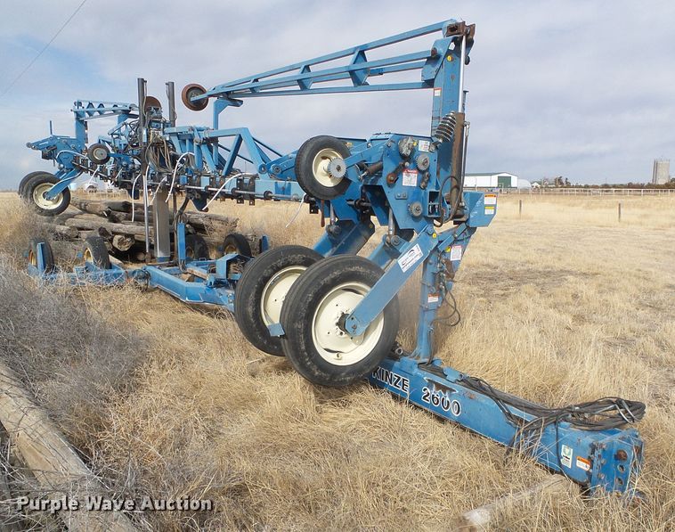 image for item DG8490 Kinze 2600  no-till planter