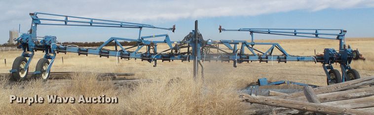 image for item DG8490 Kinze 2600  no-till planter