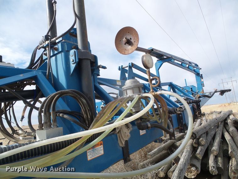 image for item DG8490 Kinze 2600  no-till planter