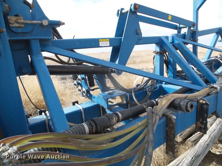 image for item DG8490 Kinze 2600  no-till planter