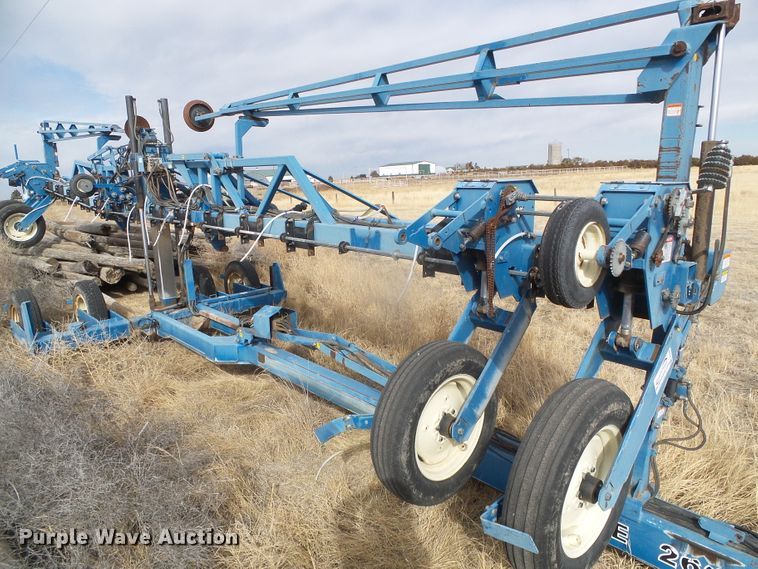 image for item DG8490 Kinze 2600  no-till planter
