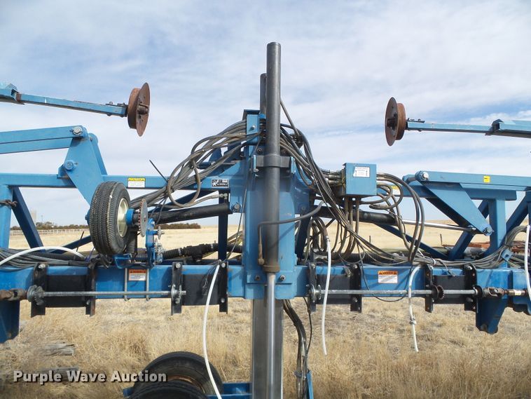 image for item DG8490 Kinze 2600  no-till planter