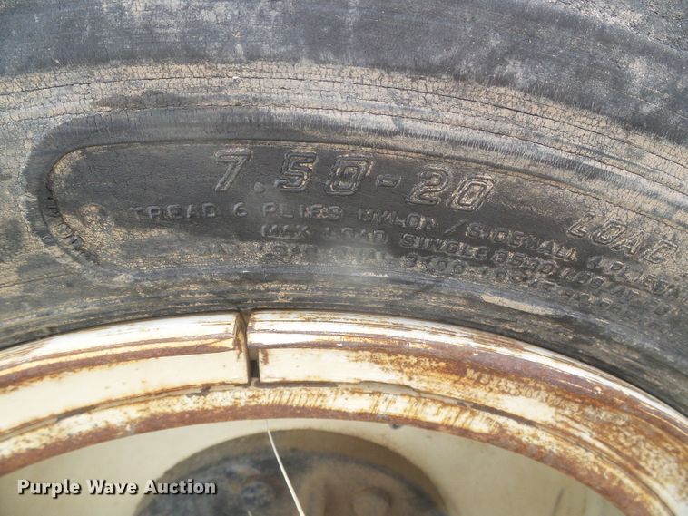 image for item DG8490 Kinze 2600  no-till planter