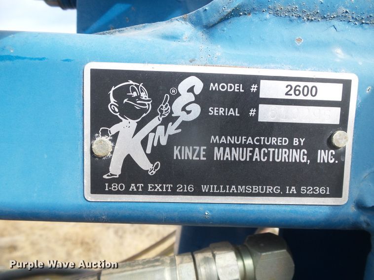 image for item DG8490 Kinze 2600  no-till planter