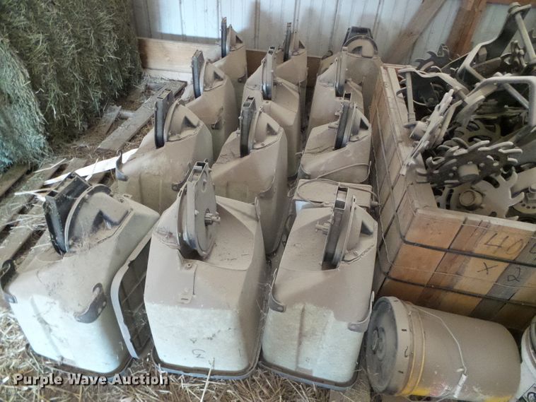 image for item DG8490 Kinze 2600  no-till planter