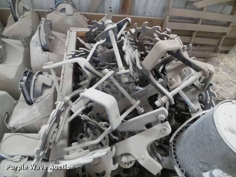 image for item DG8490 Kinze 2600  no-till planter