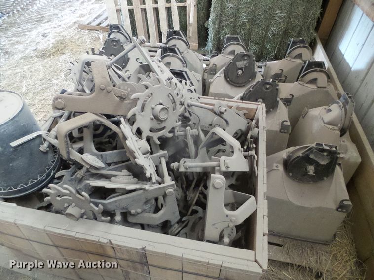 image for item DG8490 Kinze 2600  no-till planter