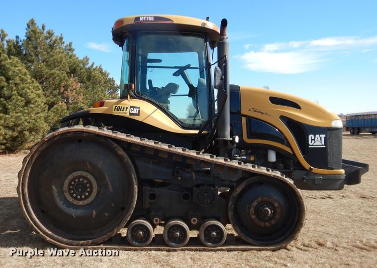 image for item DI3711 2003 Challenger MT765  tractor