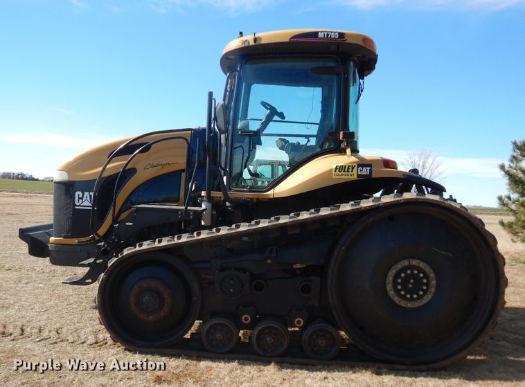 image for item DI3711 2003 Challenger MT765  tractor