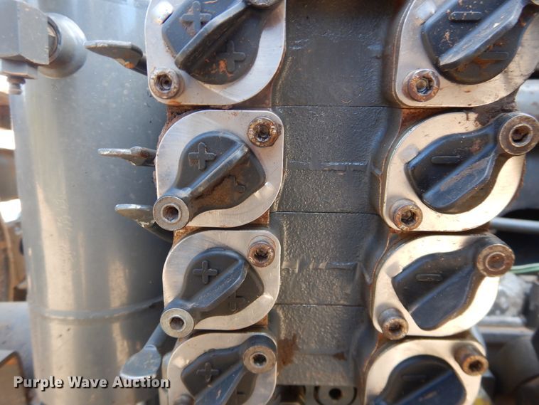 image for item DI3711 2003 Challenger MT765  tractor